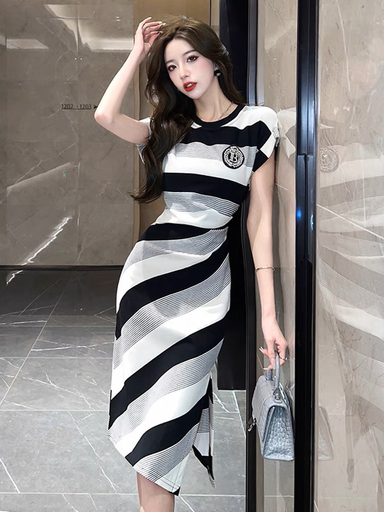 ĐẦM BODY LEN CARO KÈM NỊT CAO CẤP D145